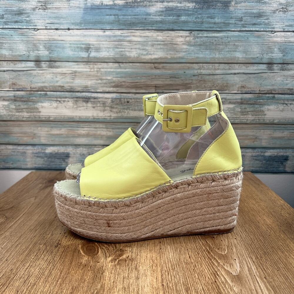 Free People Coast Platform Sandal in Sunny Lime
Leather - Picture 4 of 16